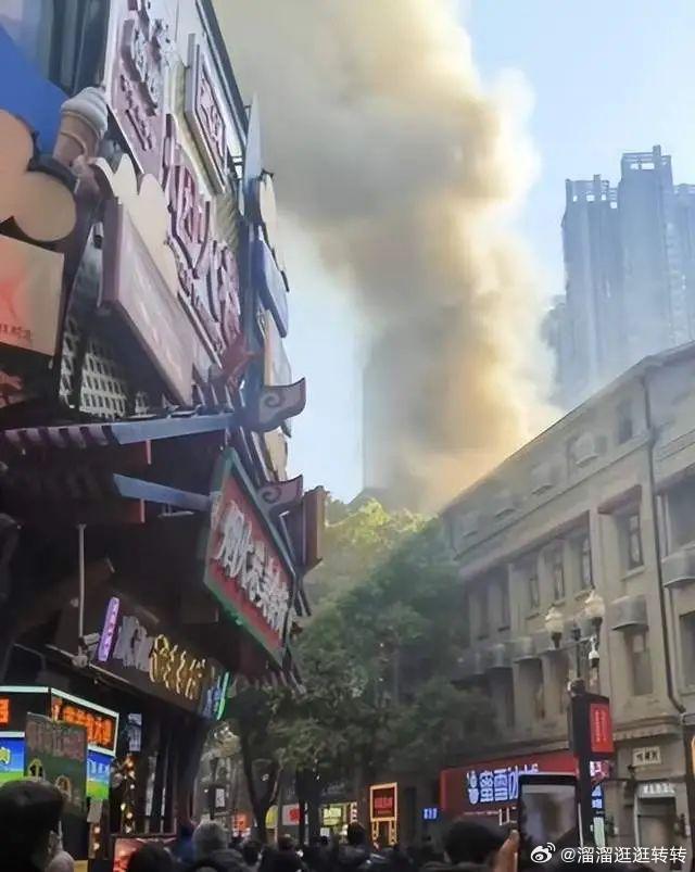 重庆辟谣，一步行街并未突发爆炸